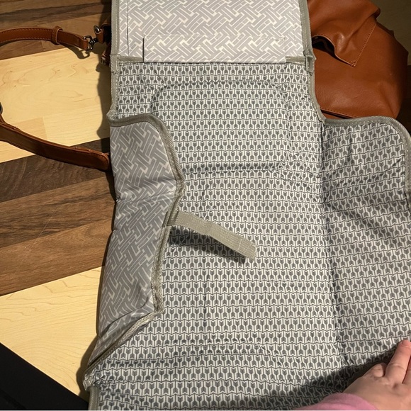 Matt and Nat Diaper Bag - Picture 6 of 11